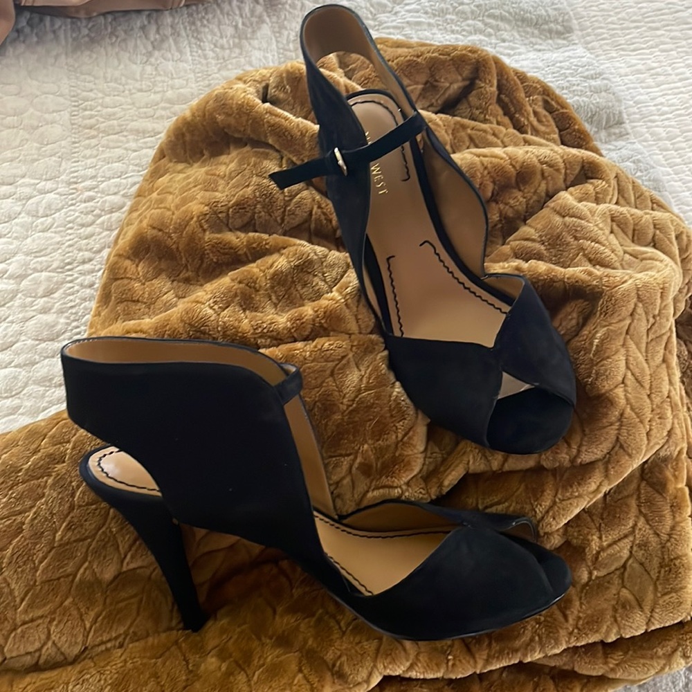 Nine West never worn- black suede high heels size 9
